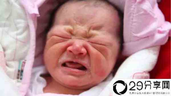 婴儿哭闹不止的原因（宝宝啼哭有2种需求）