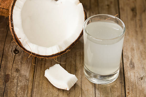 椰子水的功效与作用（椰子水的 8 个基于科学的健康益处）