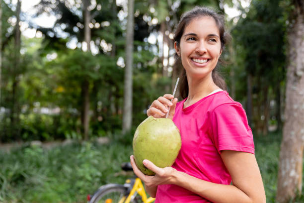 椰子水的功效与作用（椰子水的 8 个基于科学的健康益处）