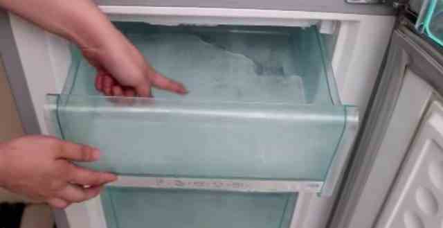 冰箱如何快速去冰（冰箱里结冰很厚不用铲,教你一招） 1