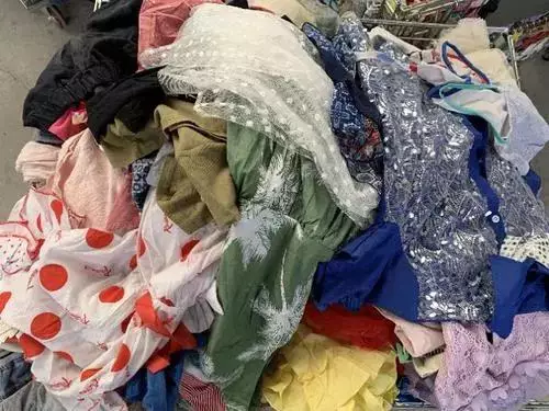 废品回收旧衣服多少钱一斤（废旧衣服收购价格） 8