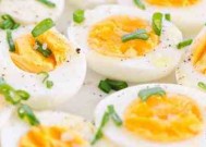 刚煮熟的鸡蛋能放冰箱吗(煮熟的鸡蛋能放冰箱吗?)
