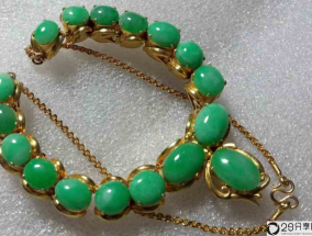 缅甸哪里买翡翠比较好:绿色翡翠项链的特点，高档翡翠饰品的代表作