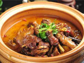 今年在武汉开一家鸡锅加盟店要多少钱？