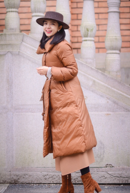 长款羽绒服搭配什么裤子好看（这样搭配裤子高级又有气质）